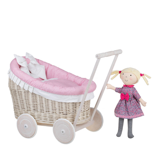 rieten poppenwagen met roze bies, dekbedje en kussen
