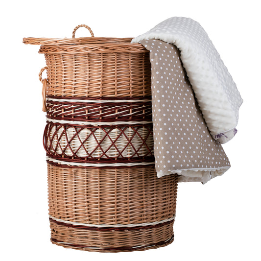 Maravia wicker laundry basket with fabric lining, lid, and handles TheWickerStories