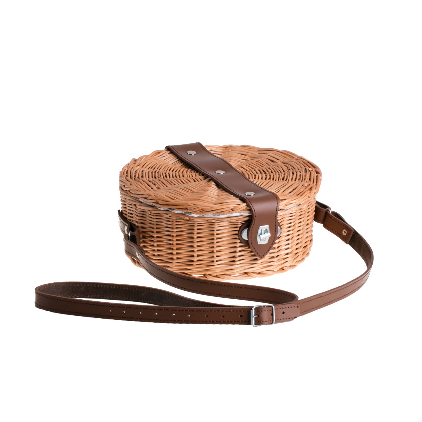 Rivora Rieten schoudertas met afgewerkte rand, klep, leren schouderriem en metalen sluiting
