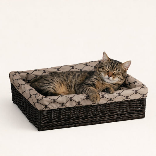 Epimoria wicker basket for dog and cat with beige trim, featuring a waterproof cushion TheWickerStories