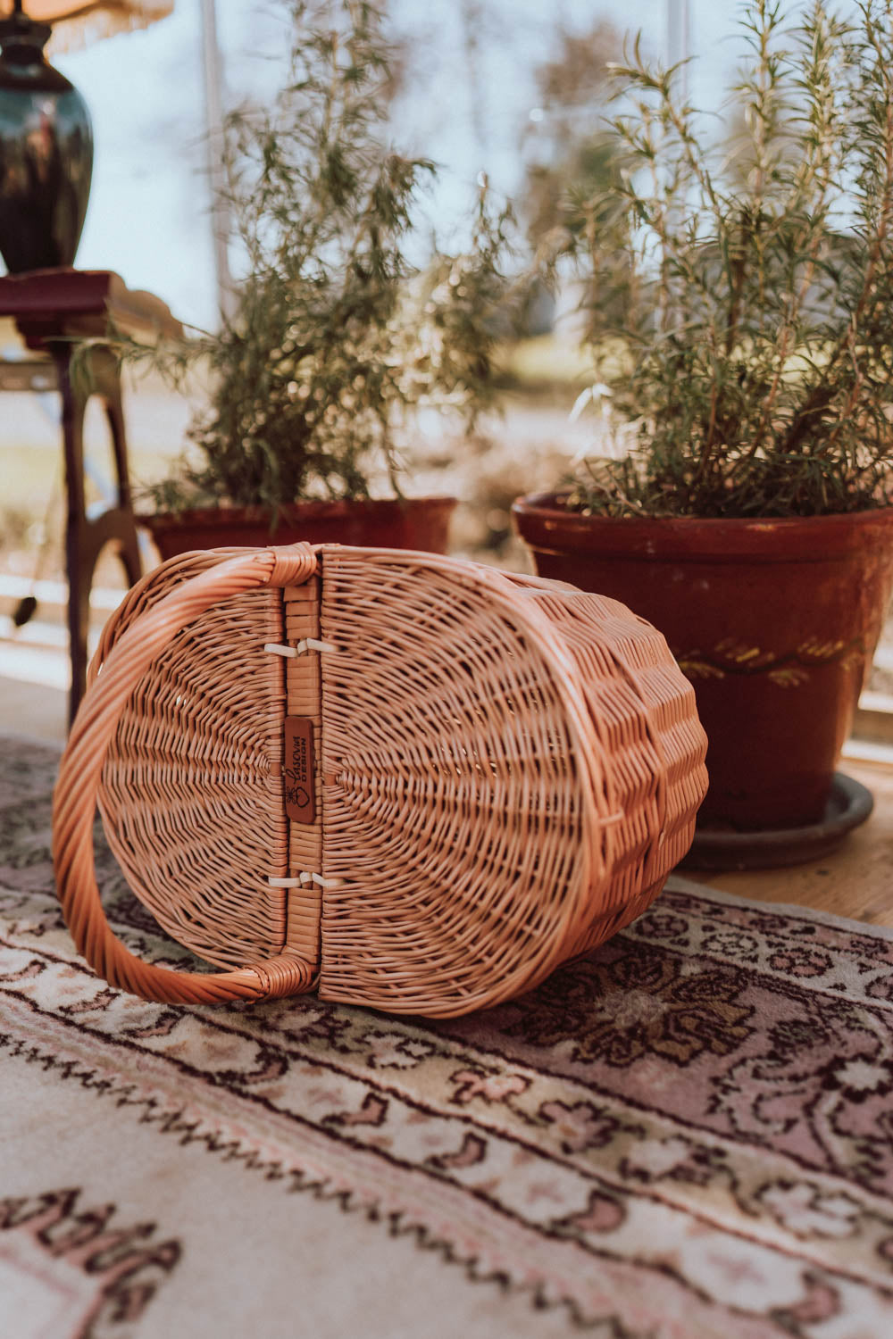 Kastalia picnickurv i pileflet med låg og hank TheWickerStories