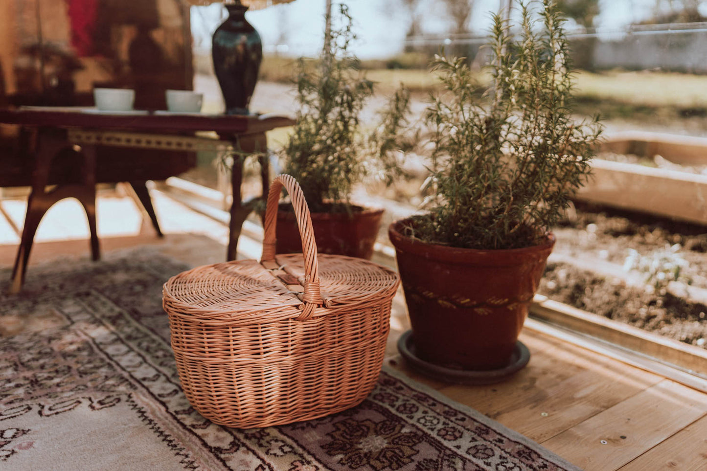 Kastalia rieten picnicmand met deksel en handvat