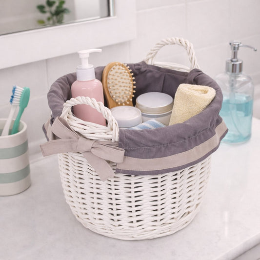 rieten opbergmand met grijze rand en handgrepen