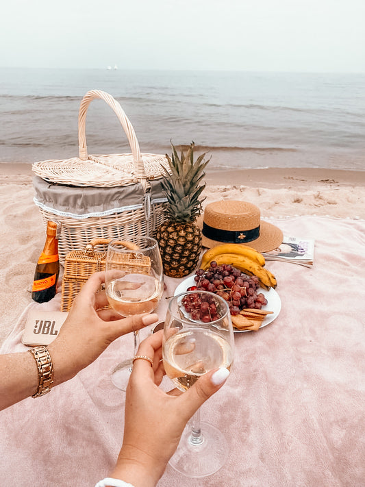 Picknickkorb aus Weide mit beigem Futter und Deckel
