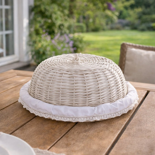 cestino di vimini con fodera bianca e coperchio