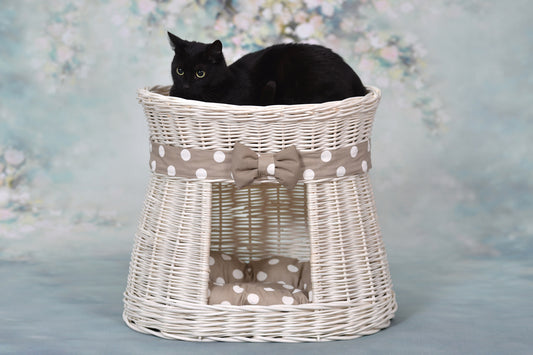 Erif wicker cat house with beige cushions, two-story, with a bow TheWickerStories
