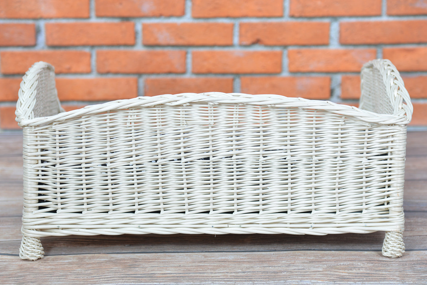 Erivia rieten mand voor hond en kat met kussen en lage instap TheWickerStories