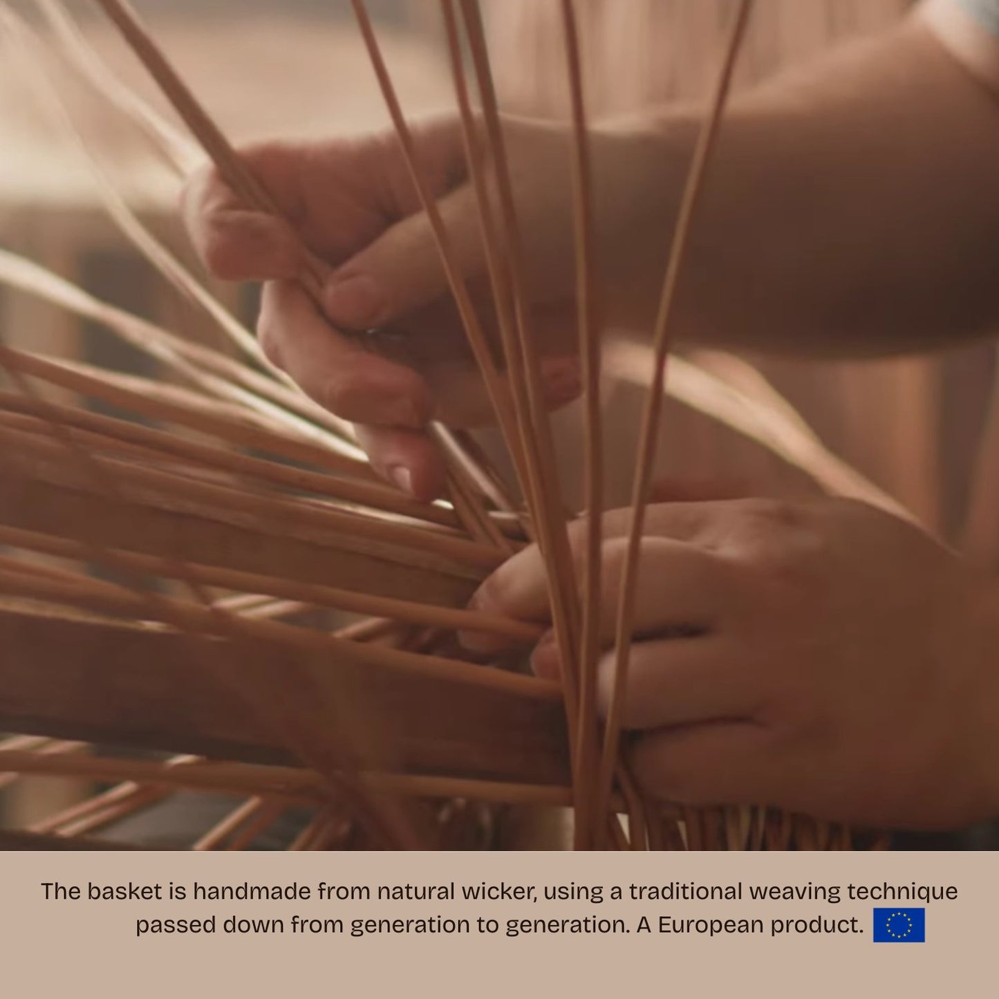 Viviana rieten koffer met grijze afwerking, handvat en sluiting TheWickerStories