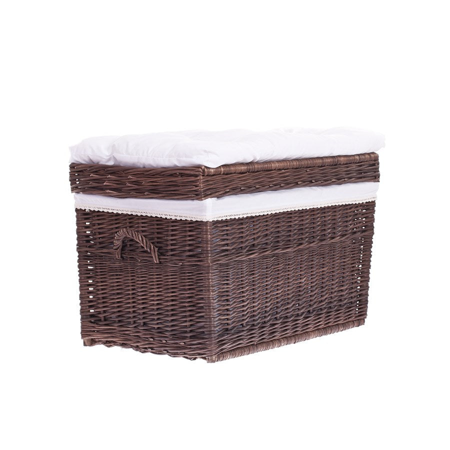 Kogia wicker mand met crèmekleurige afwerking, kussen, handvatten en deksel
