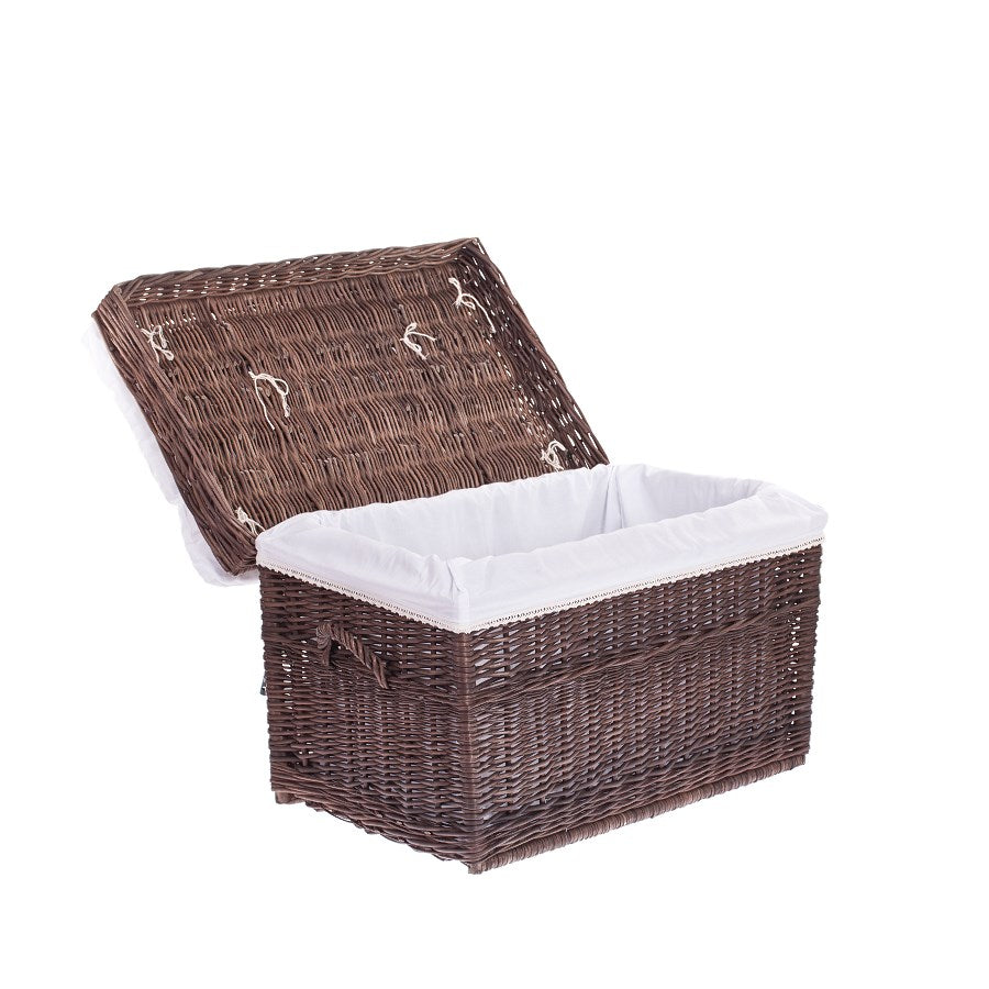 Kogia wicker mand met crèmekleurige afwerking, kussen, handvatten en deksel TheWickerStories