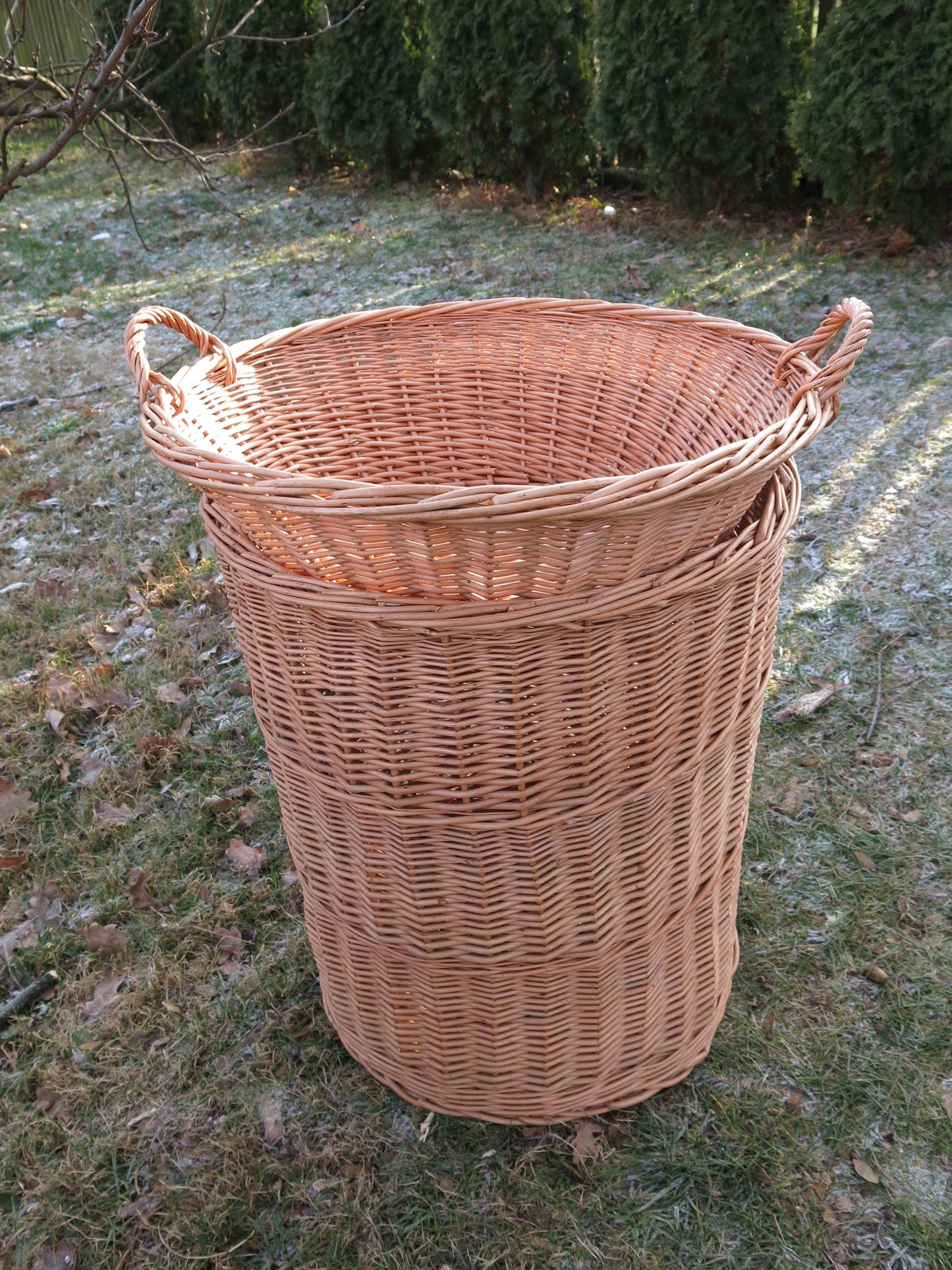 Turina wicker basket with bowl and handles