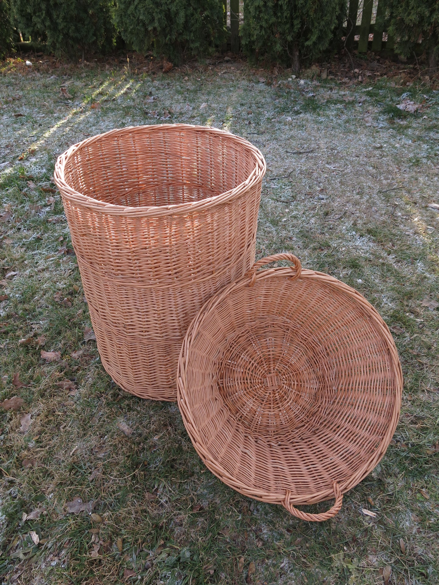 Turina wicker basket with bowl and handles