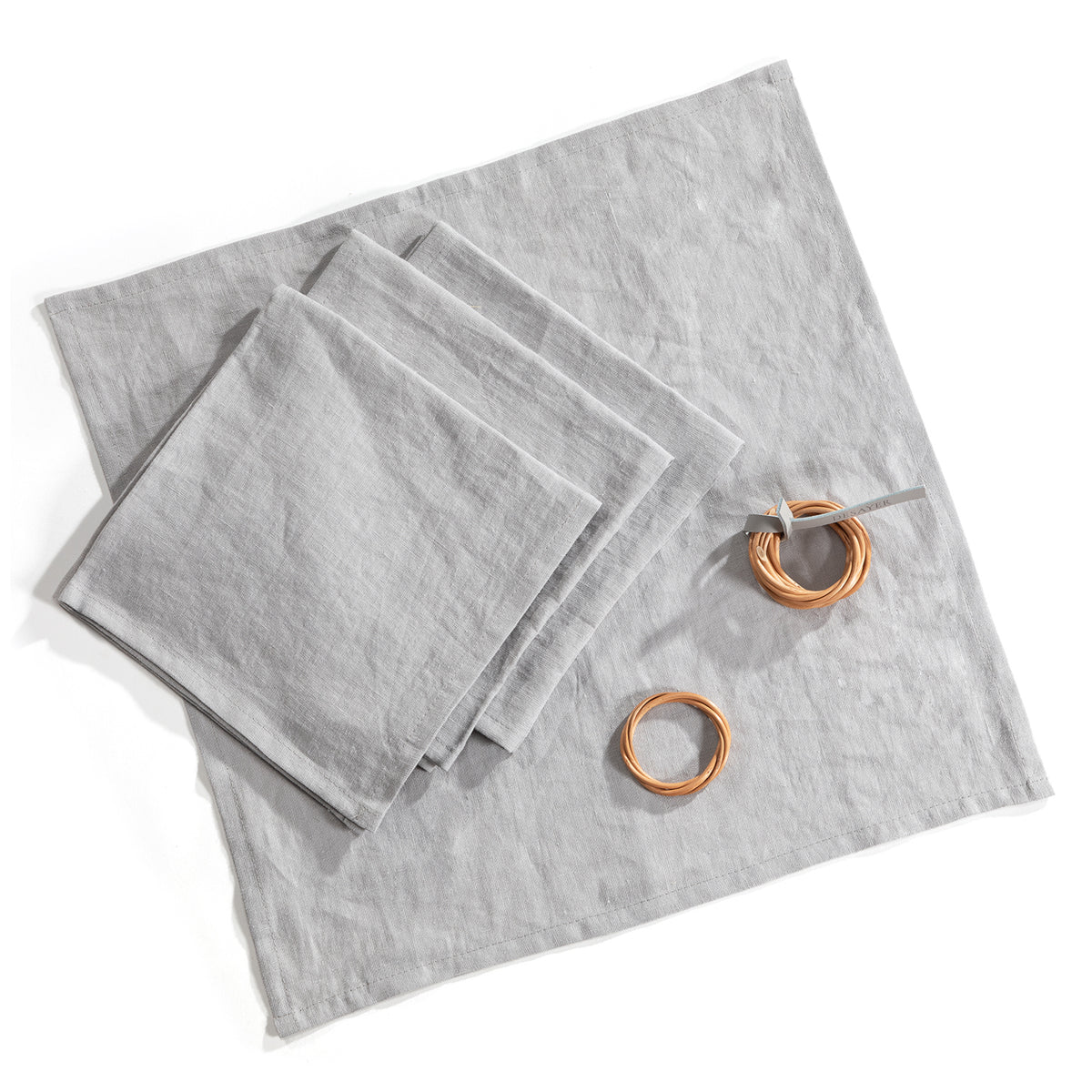 Desayer wicker napkin ring with linen napkins, gray, set of 4 pcs. TheWickerStories