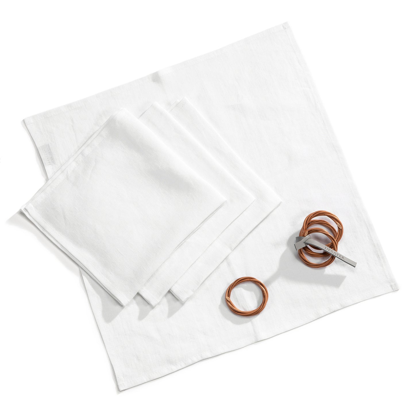 Desayer wicker napkin ring for table with white linen napkins, set of 4. TheWickerStories