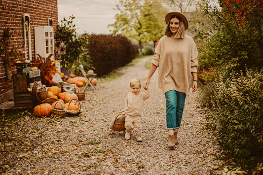 Luke Poussette en osier pour poupées et jouets, habillage bleu, avec poignée et roues en bois TheWickerStories