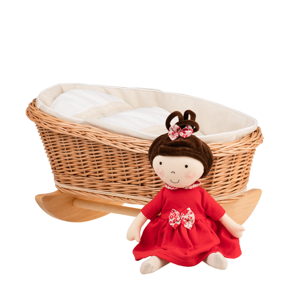 Mimi culla in vimini per bambole con fodera beige, cuscino e piumone TheWickerStories