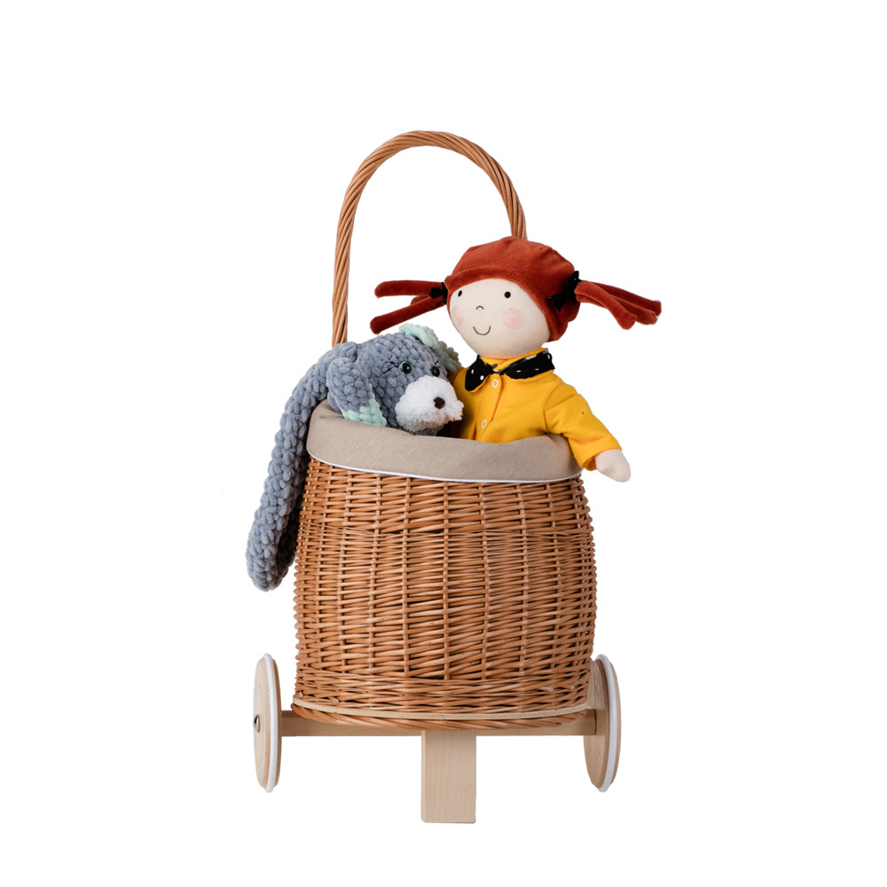 Luke Puppenwagen aus Weide mit beigem Besatz, Griff und Holzrädern