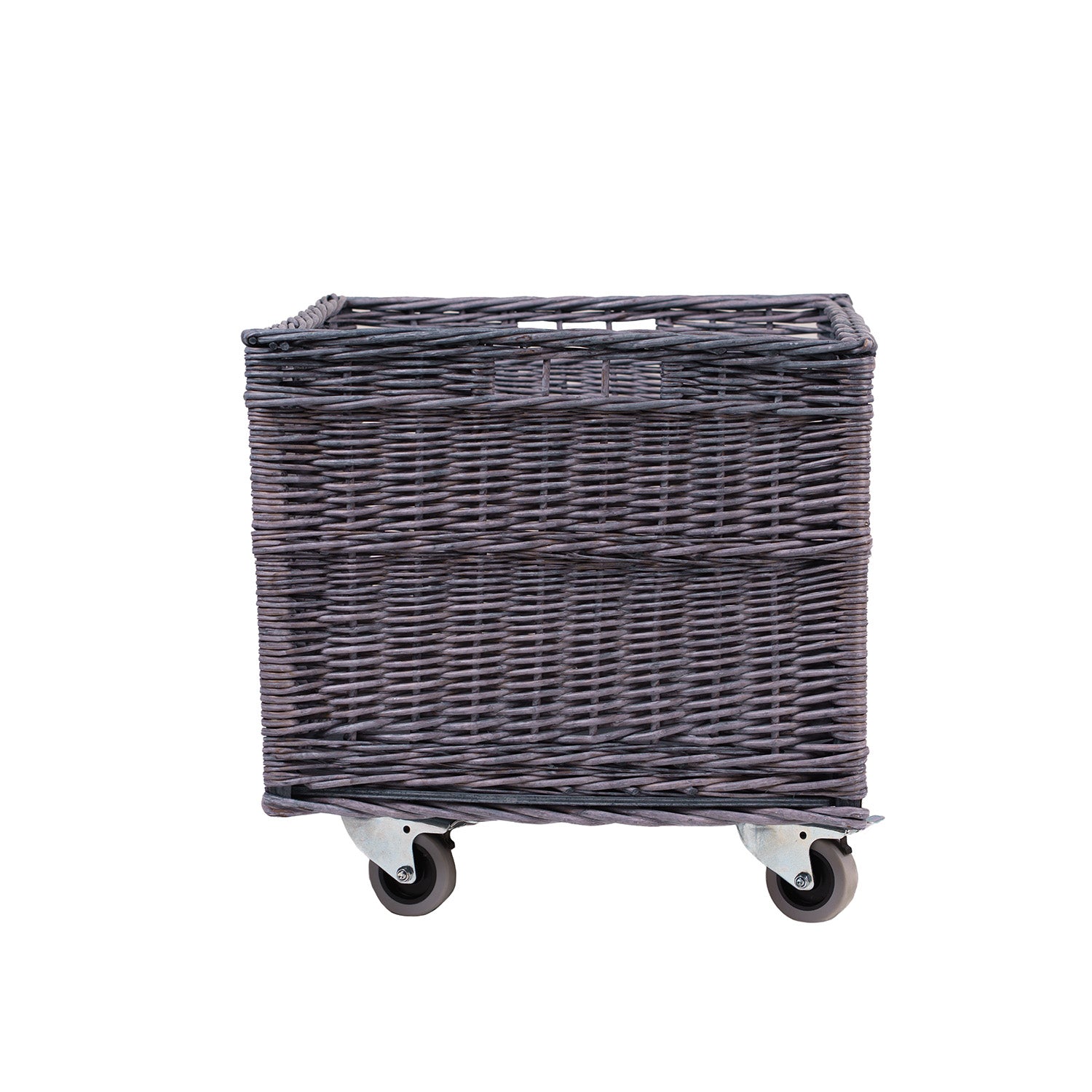 rieten mand voor het opbergen van speelgoed in huis