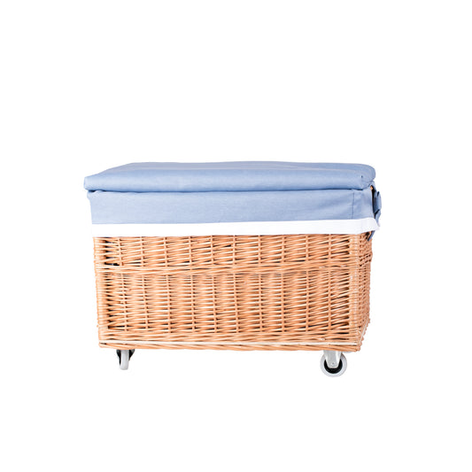 Cervus wicker basket with blue lining and wheels