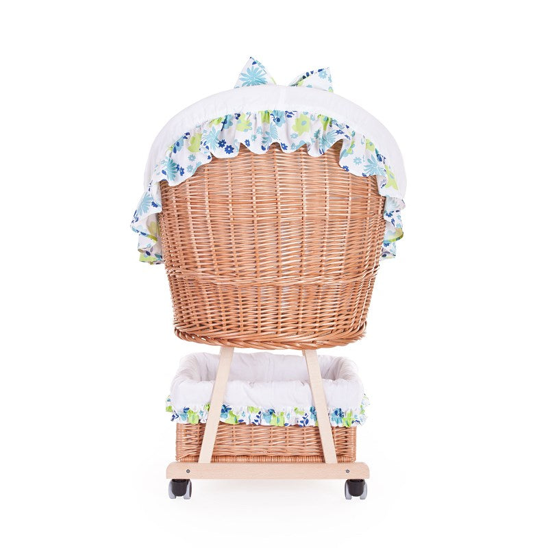 Papilio Rieten kinderwagen voor baby's met witte bies, dekentje en kussentje, op wieltjes met ondermand