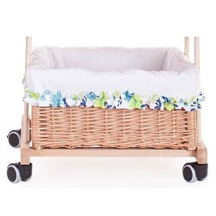 Papilio Rieten kinderwagen voor baby's met witte bies, dekentje en kussentje, op wieltjes met ondermand