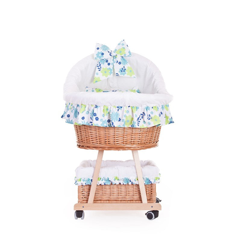 Papilio Rieten kinderwagen voor baby's met witte bies, dekentje en kussentje, op wieltjes met ondermand