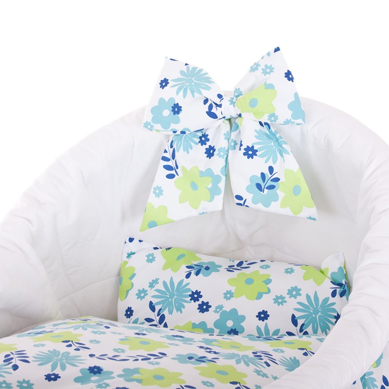 Papilio Rieten kinderwagen voor baby's met witte bies, dekentje en kussentje, op wieltjes met ondermand