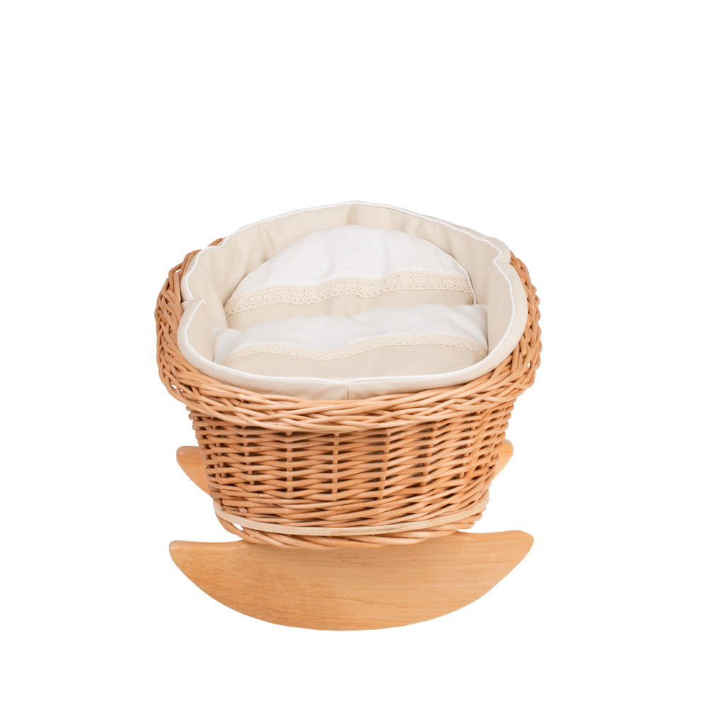 Mimi culla in vimini per bambole con fodera beige, cuscino e piumone TheWickerStories