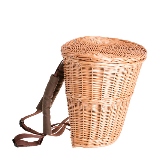 Sirellius wicker backpack with brown trim, straps and lid