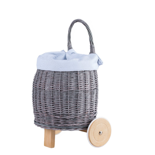 Luke Rieten poppen- en speelgoedwagen met lichtblauwe bekleding, handvat en houten wielen.