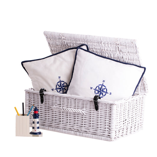 Viviana wicker suitcase with handle and clasp