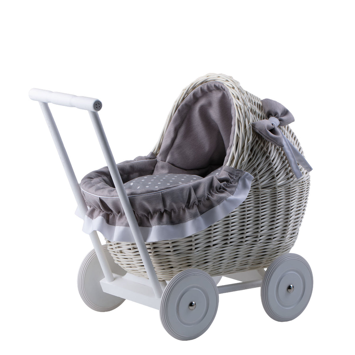 coche de mimbre para muñecas con ribete gris, edredón y almohada