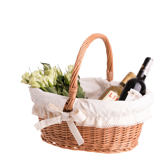 Zelora rieten geschenkmand met crèmekleurige rand en handvat