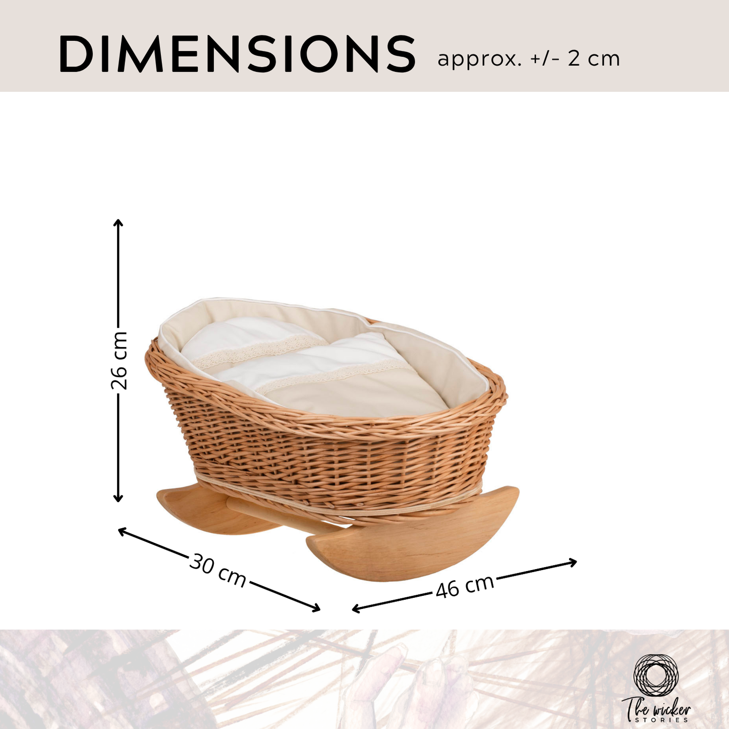 Mimi culla in vimini per bambole con fodera beige, cuscino e piumone TheWickerStories