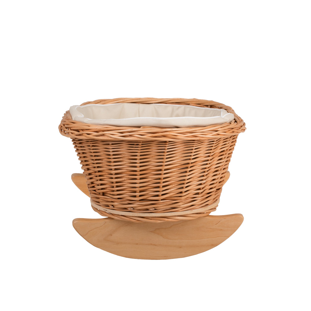 culla in vimini per bambole con fodera beige, cuscino e piumone