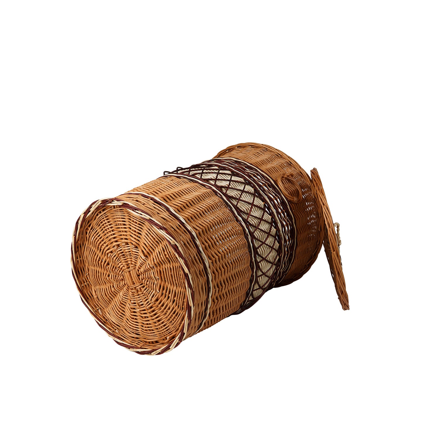 Maravia wicker laundry basket with fabric lining, lid, and handles TheWickerStories
