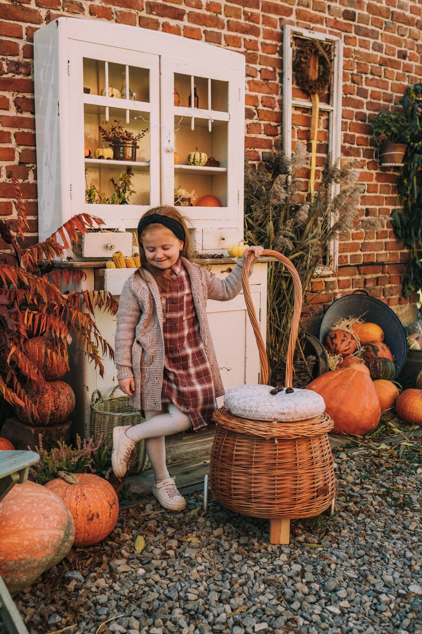 Salix wicker storage pouf with beige trim, cushion and caster wheels TheWickerStories