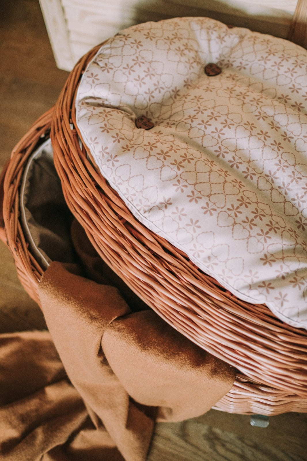 Cornus wicker toy chest with beige trim, seat and lid on wheels TheWickerStories