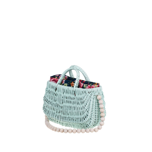 Werlissa Rieten strandtas met donkerblauwe bies, handvatten en een schouderriem van houten kralen.