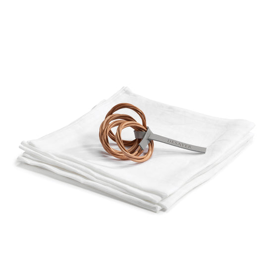 Amira wicker napkin ring for table with white linen napkins, set of 4 pcs.