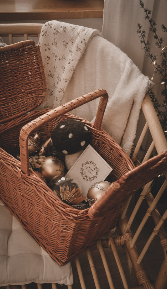 Kastulia wicker picnic basket with lid