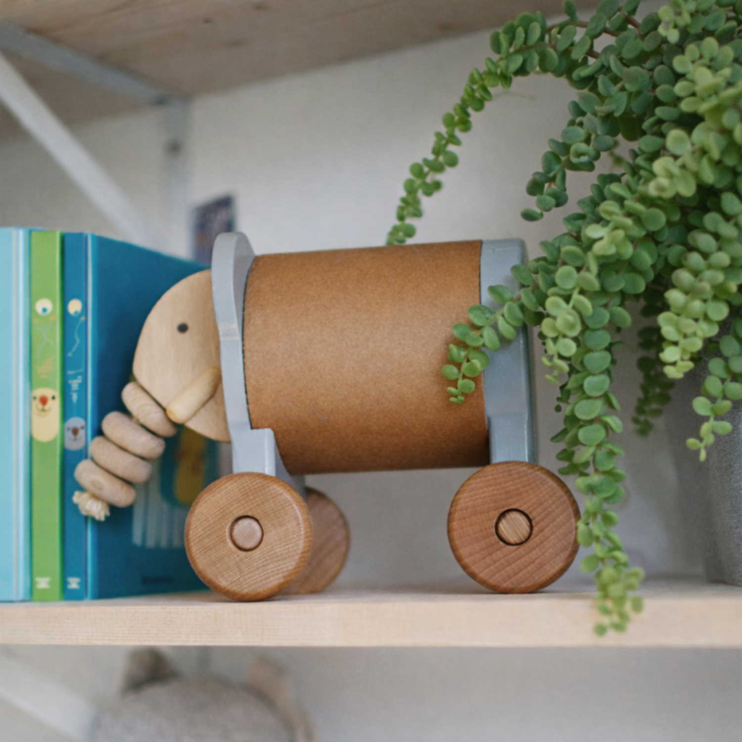 éléphant en bois sur roulettes – jouet pour enfants