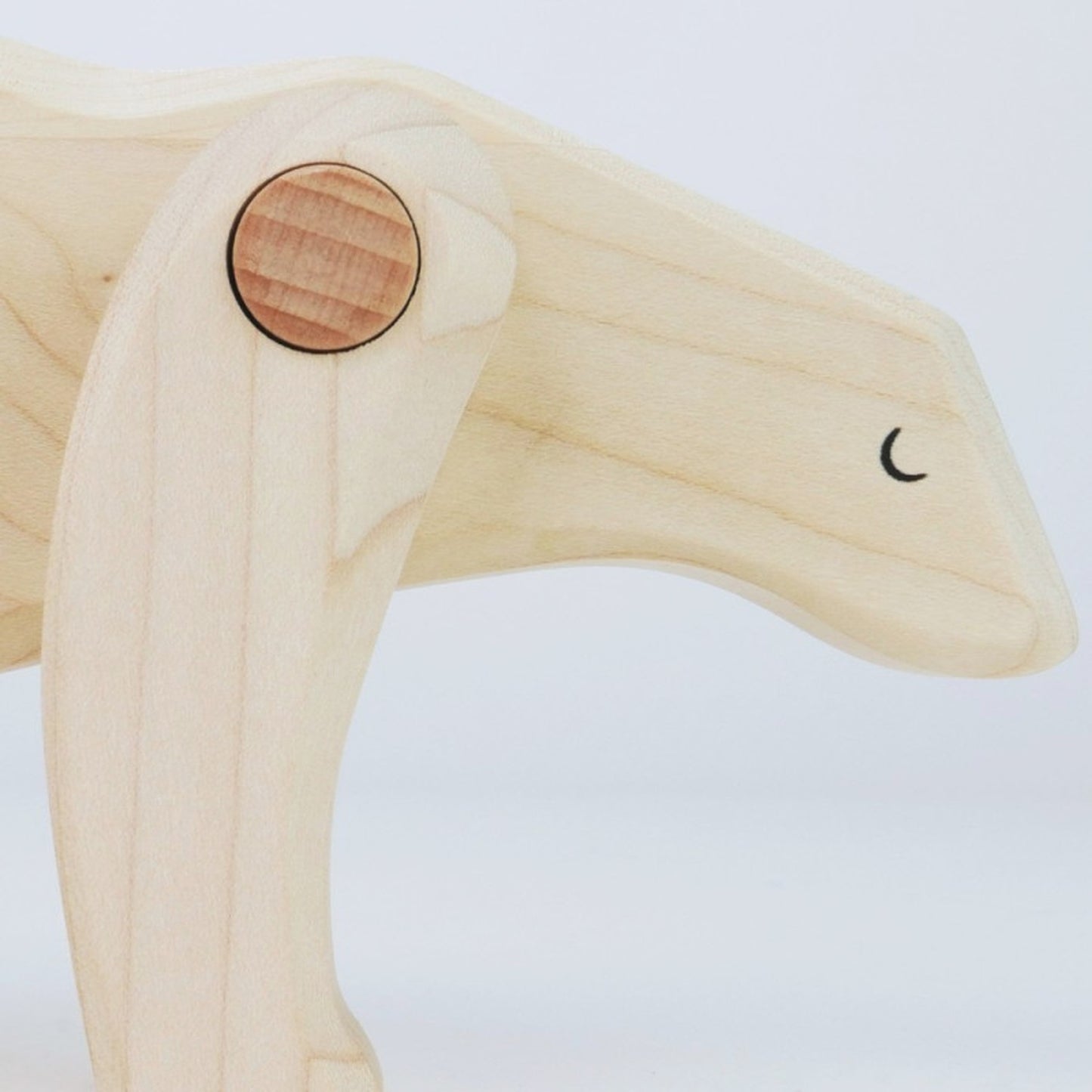 Pinoria ours polaire en bois – figurine animale avec pattes mobiles TheWickerStories