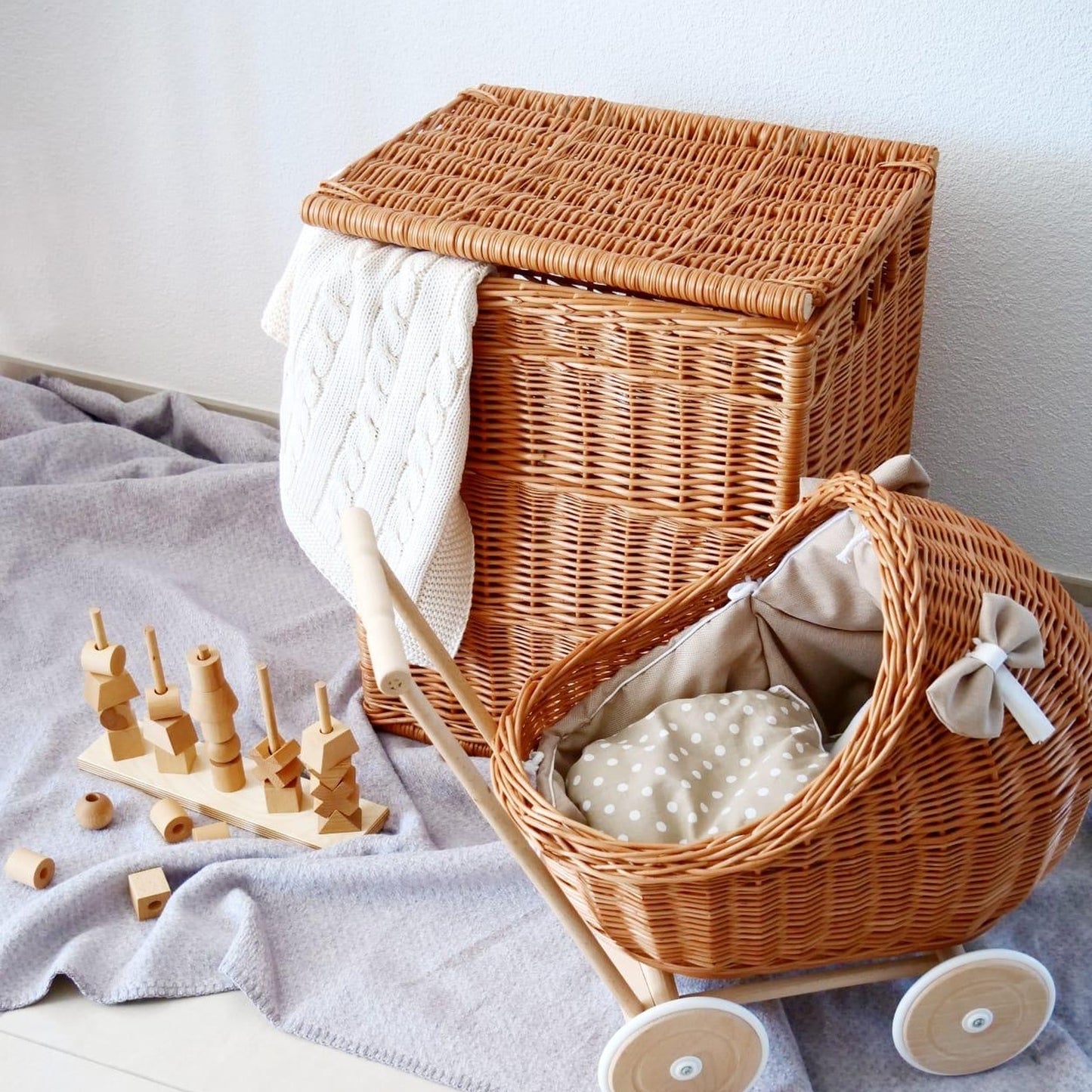Ardea wicker laundry basket with lid TheWickerStories