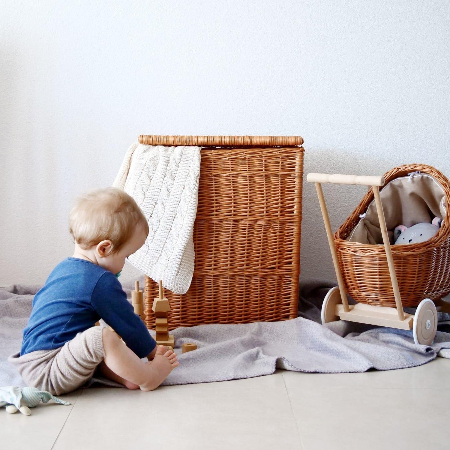 wicker laundry basket with lid